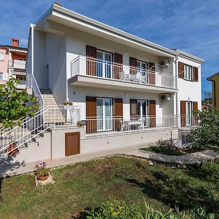 Apartament In Porec/istrien 10029 *